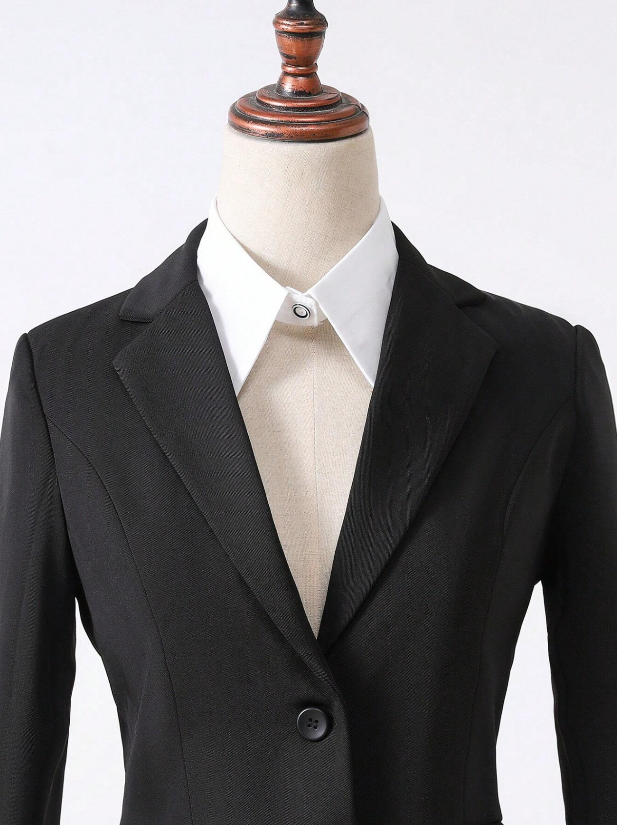 Classic Cut Collar Elitaire
