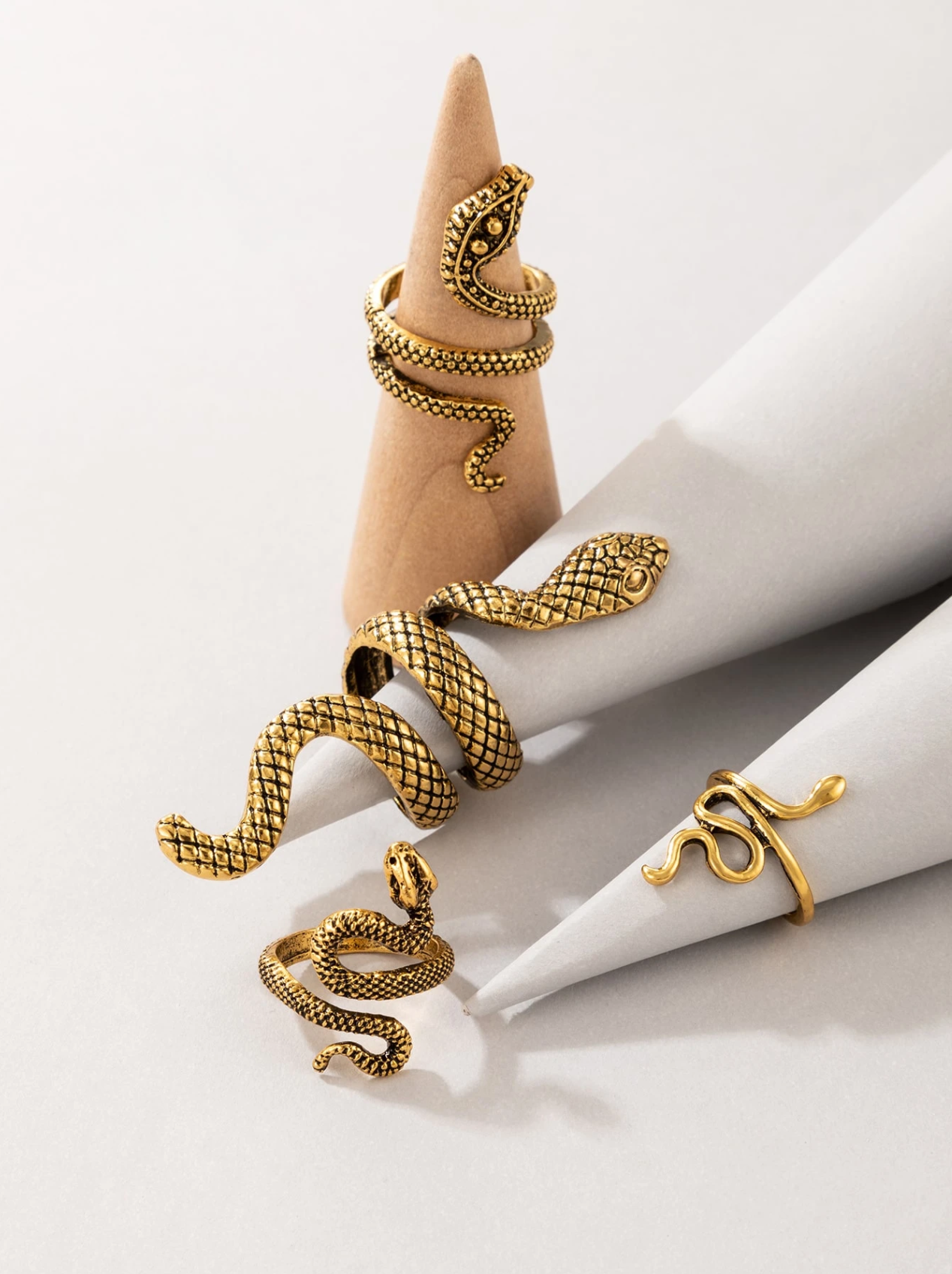 4 Pcs Medusa Ring Set Elitaire