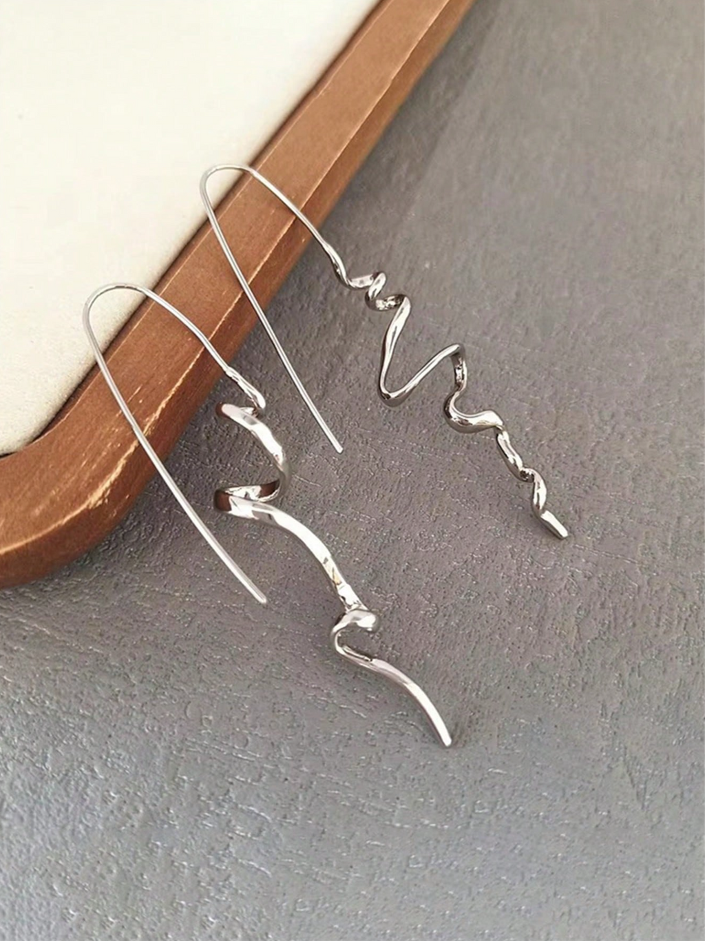 1 Pair Squiggle Earings