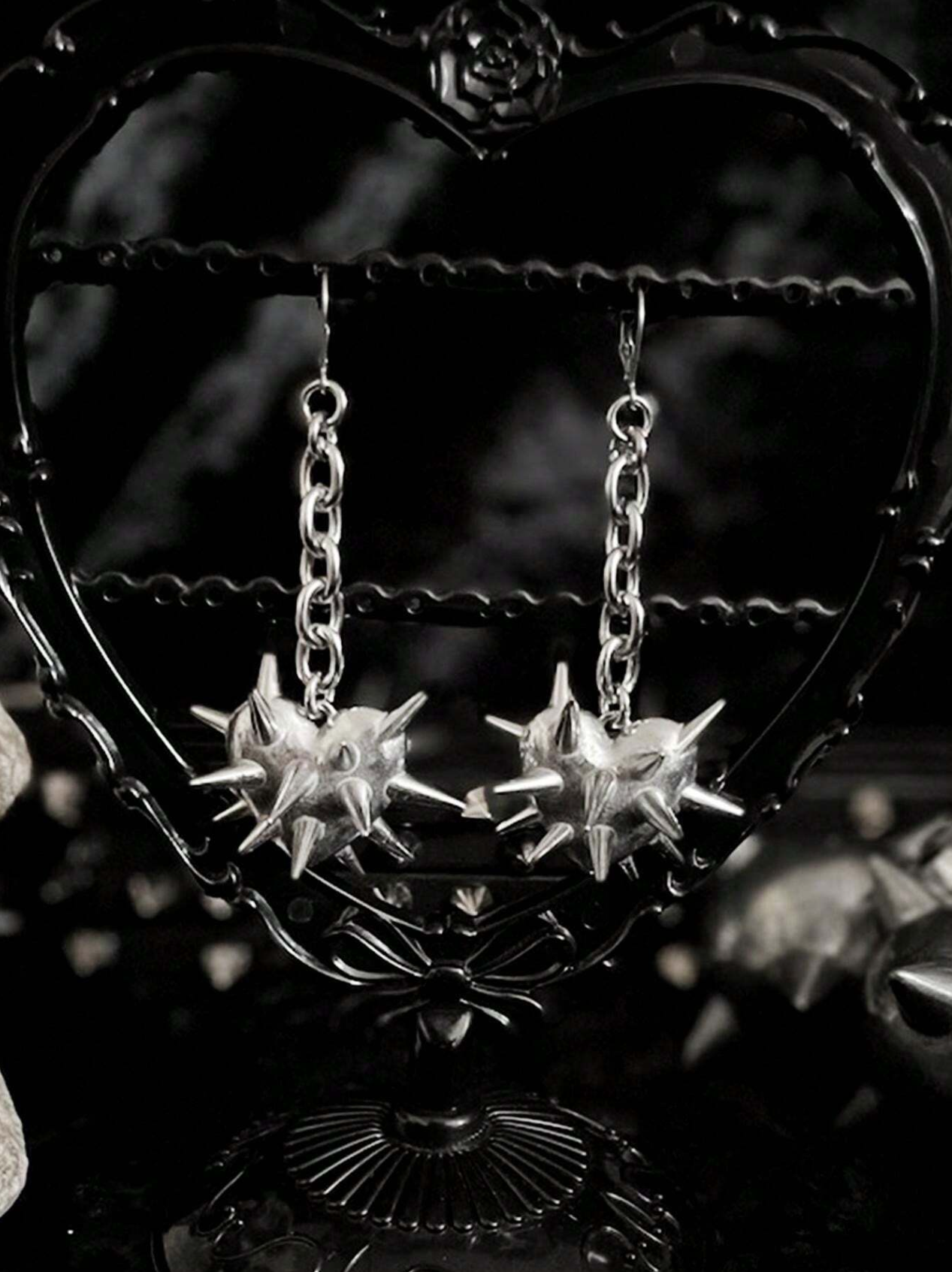 1 Pair Spiked Earrings