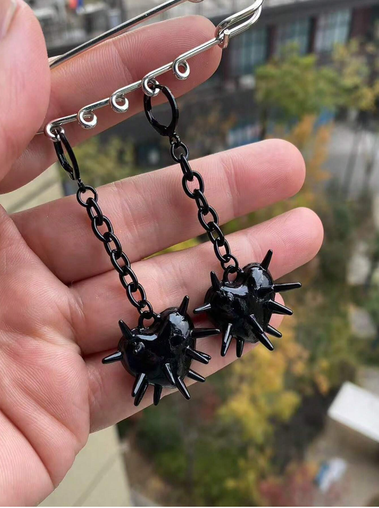 1 Pair Spiked Earrings