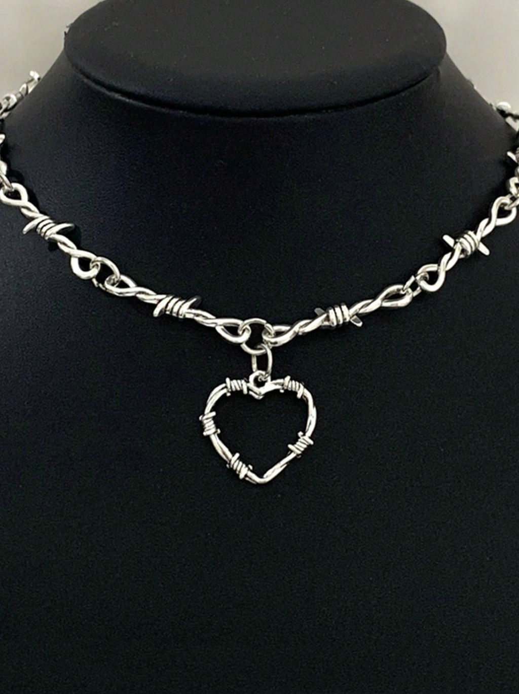 Thorned Heart Choker