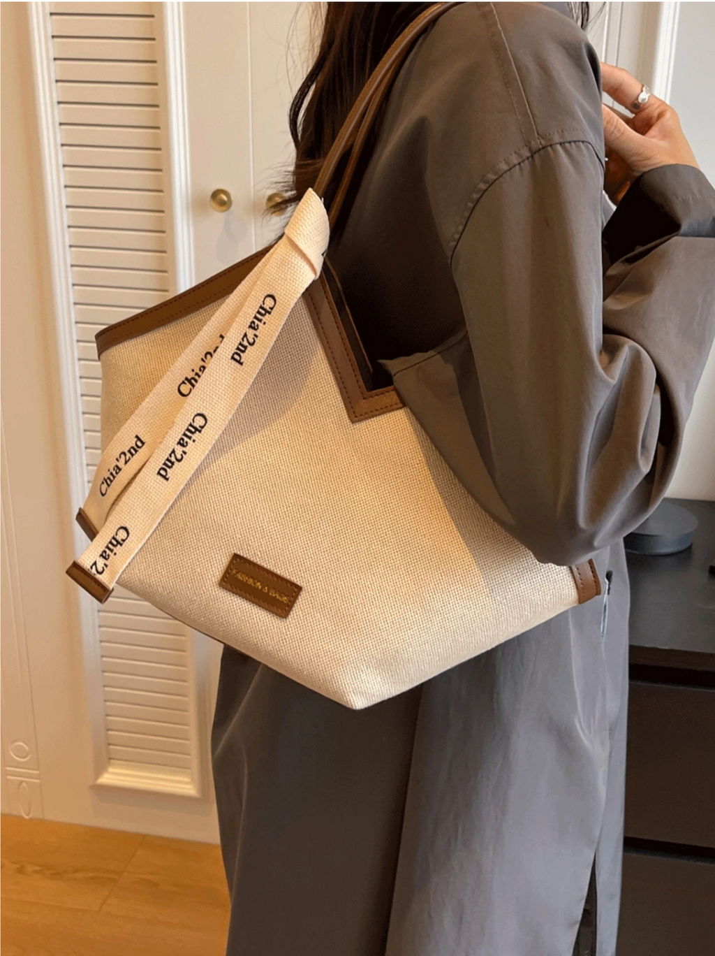 The Ribbon-Accent Tote Elitaire