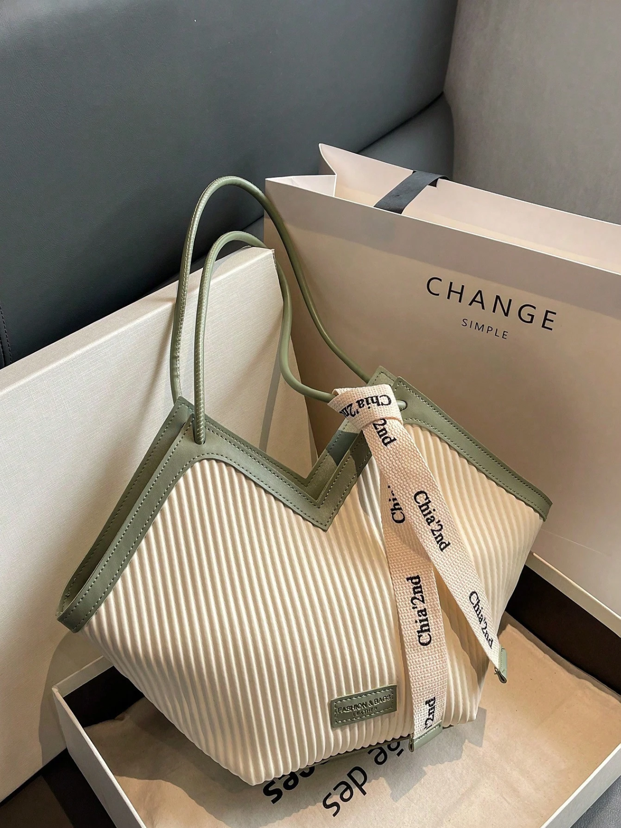 The Tie-Detail Tote Elitaire