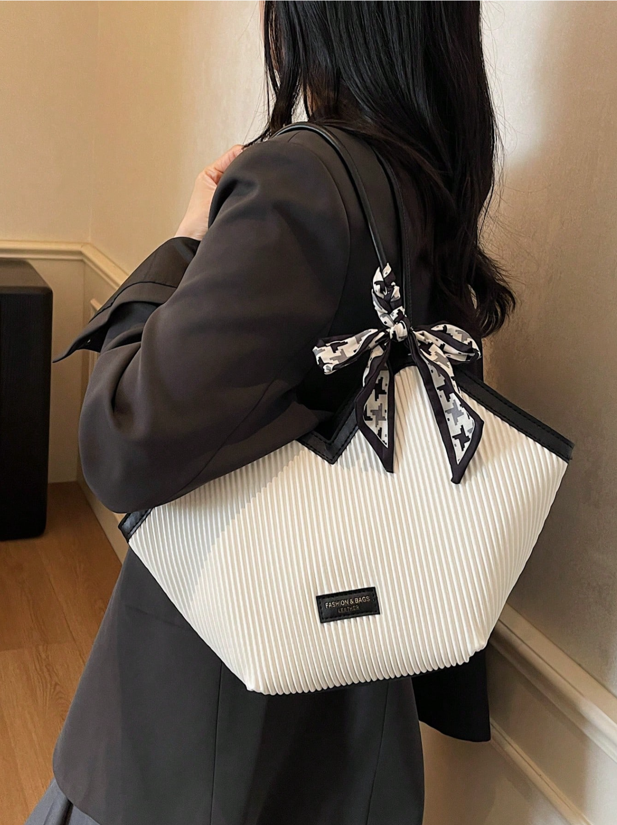 The Tie-Detail Tote Elitaire