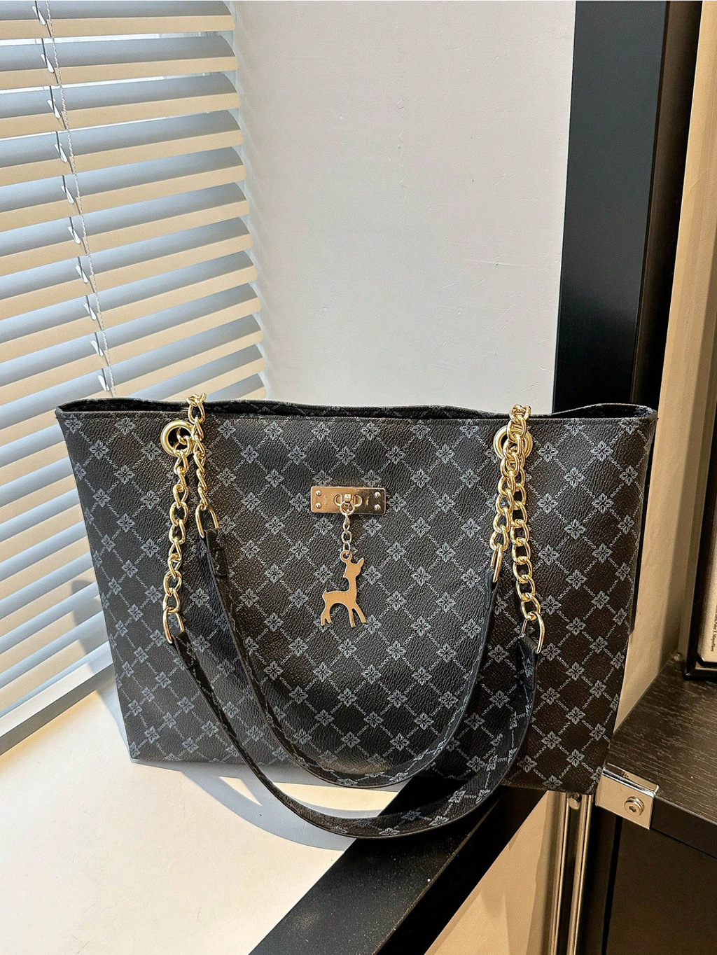 Deer Charm Tote Elitaire