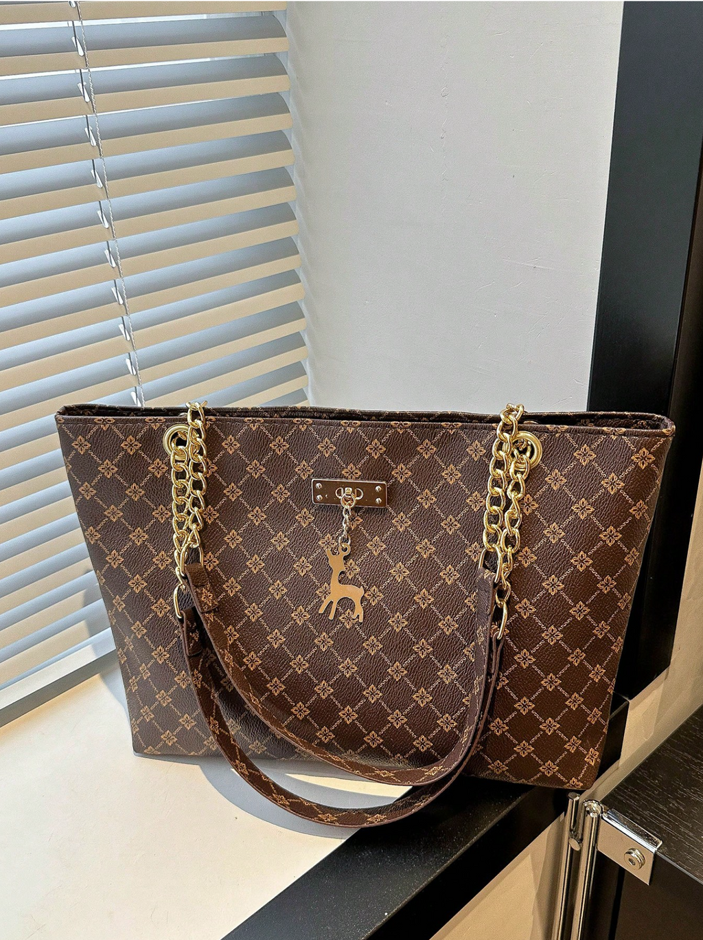 Deer Charm Tote Elitaire