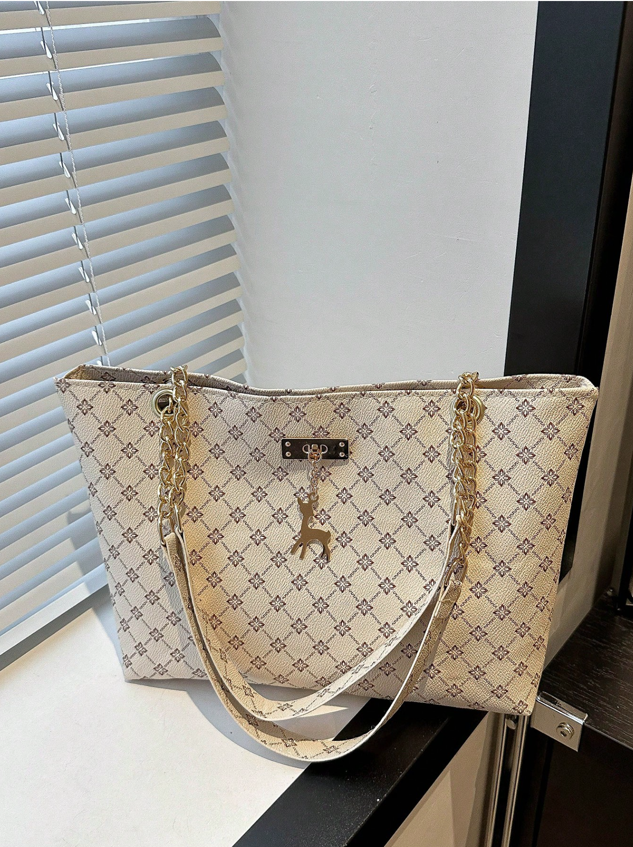 Deer Charm Tote Elitaire